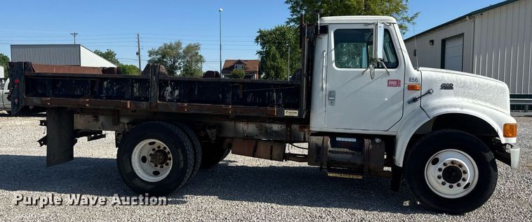 image for item DV4017 1999 International 4900 flatbed truck
