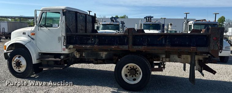 image for item DV4017 1999 International 4900 flatbed truck