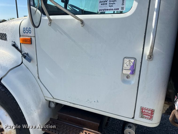 image for item DV4017 1999 International 4900 flatbed truck