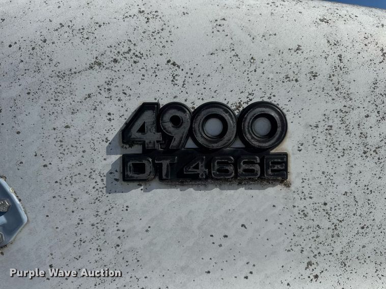 image for item DV4017 1999 International 4900 flatbed truck