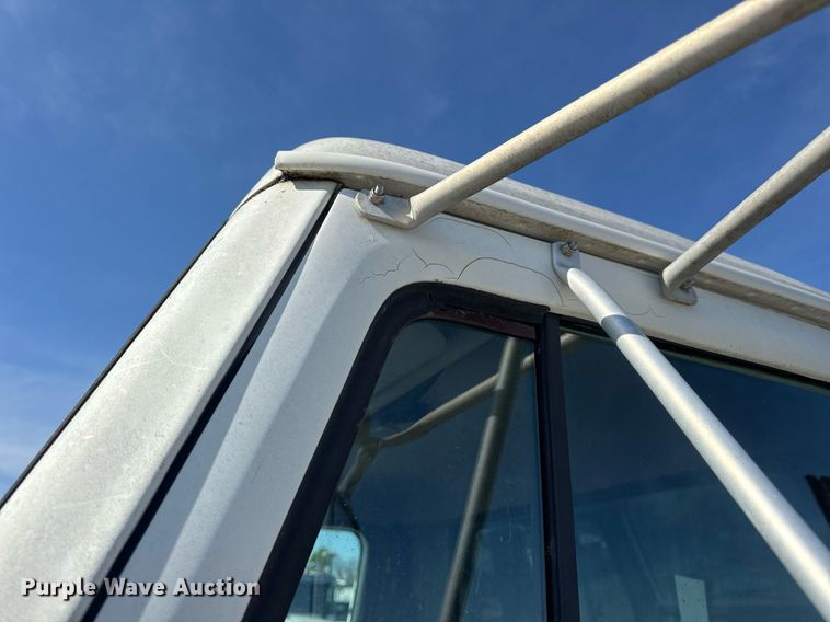 image for item DV4017 1999 International 4900 flatbed truck