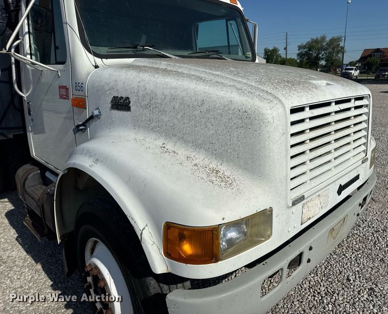 image for item DV4017 1999 International 4900 flatbed truck