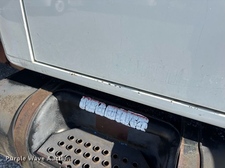 image for item DV4017 1999 International 4900 flatbed truck