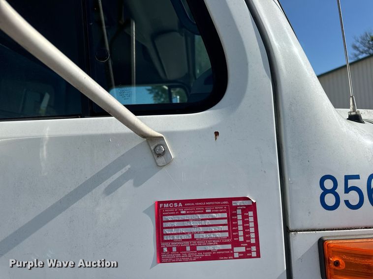 image for item DV4017 1999 International 4900 flatbed truck