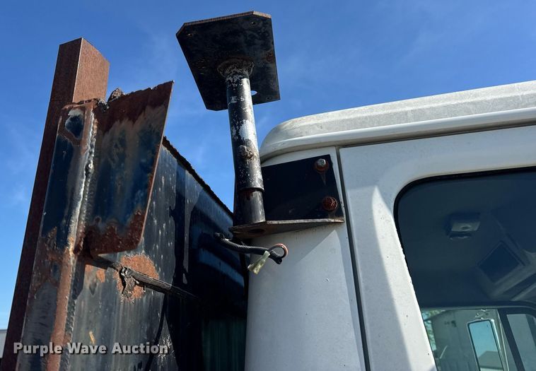 image for item DV4017 1999 International 4900 flatbed truck