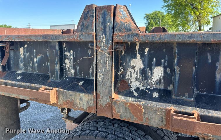 image for item DV4017 1999 International 4900 flatbed truck