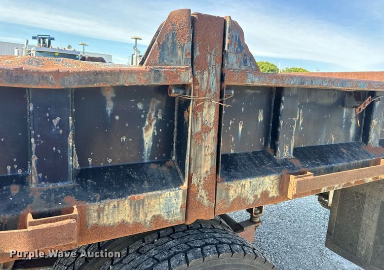 image for item DV4017 1999 International 4900 flatbed truck