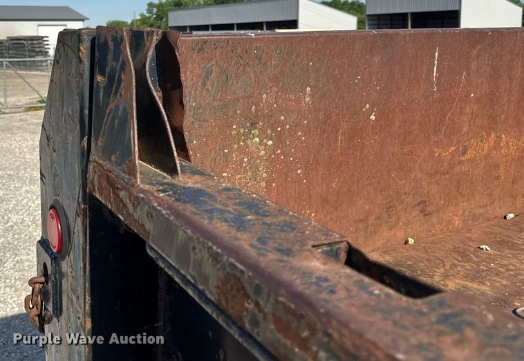 image for item DV4017 1999 International 4900 flatbed truck