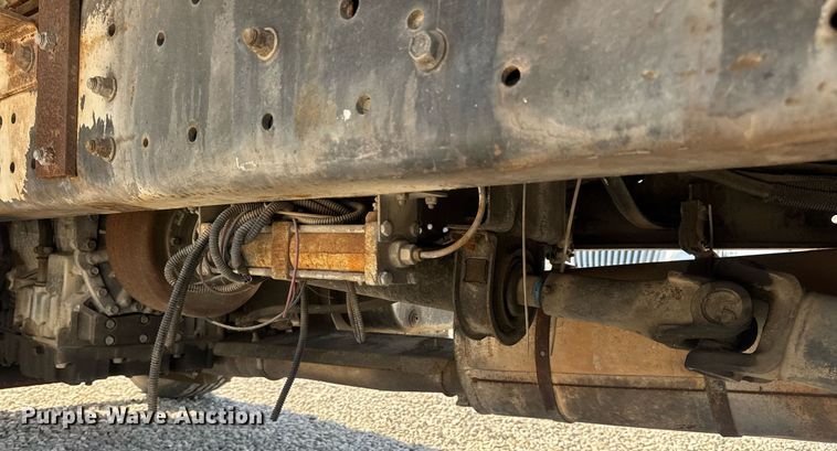 image for item DV4017 1999 International 4900 flatbed truck