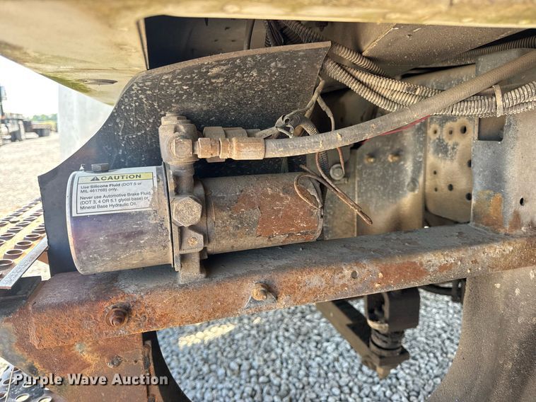 image for item DV4017 1999 International 4900 flatbed truck