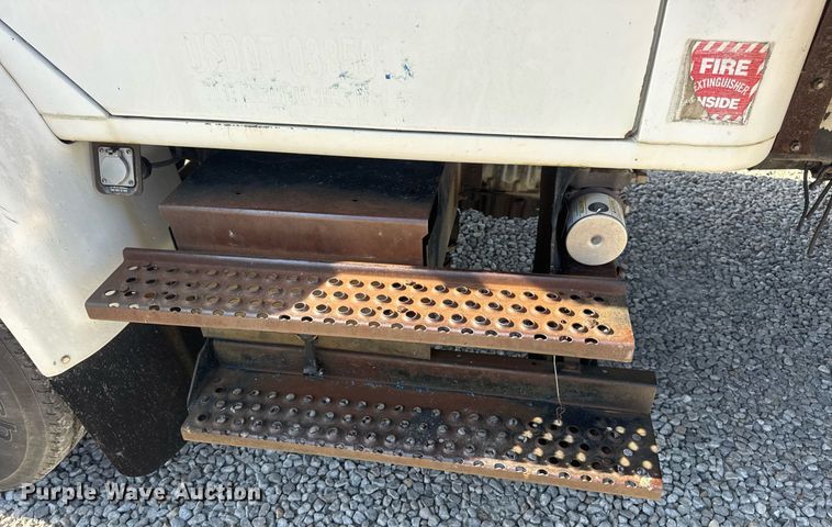 image for item DV4017 1999 International 4900 flatbed truck