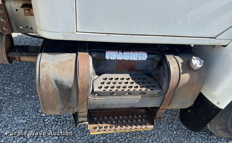 image for item DV4017 1999 International 4900 flatbed truck