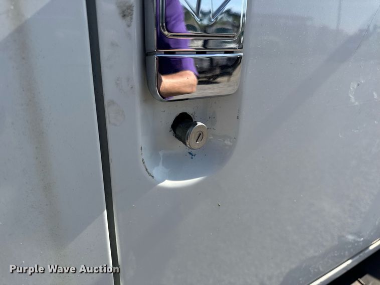 image for item DV4017 1999 International 4900 flatbed truck