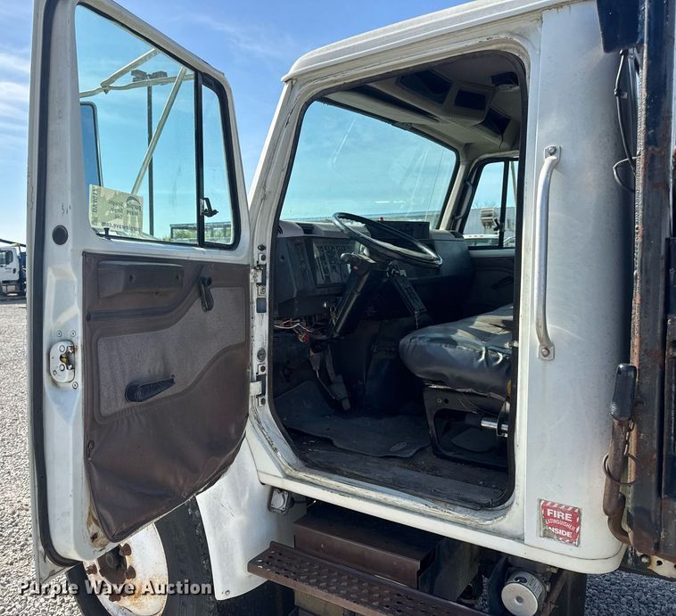 image for item DV4017 1999 International 4900 flatbed truck