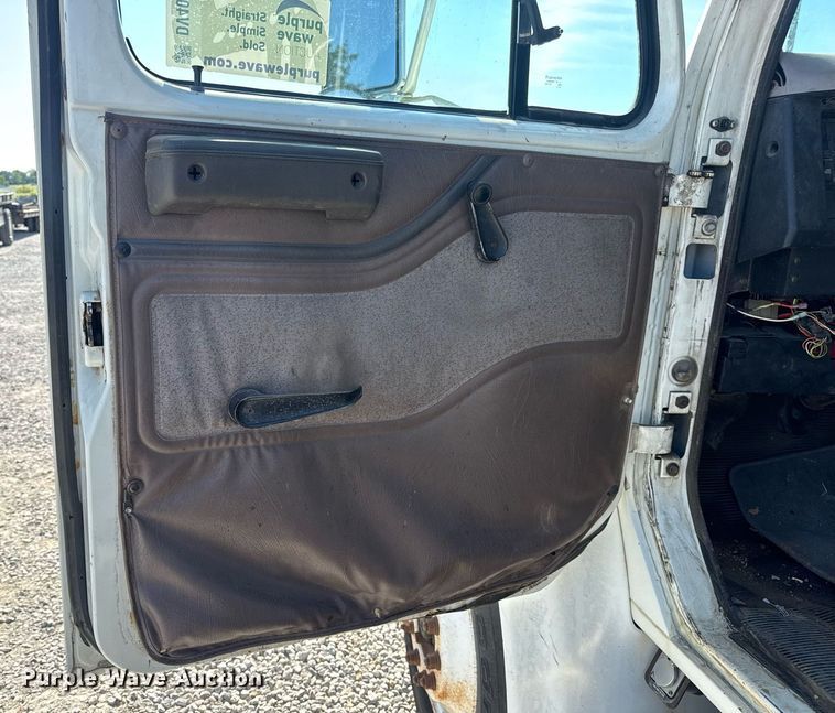 image for item DV4017 1999 International 4900 flatbed truck