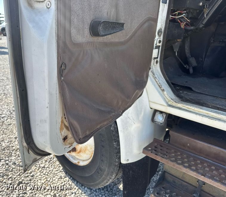 image for item DV4017 1999 International 4900 flatbed truck