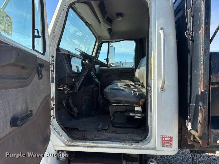 image for item DV4017 1999 International 4900 flatbed truck