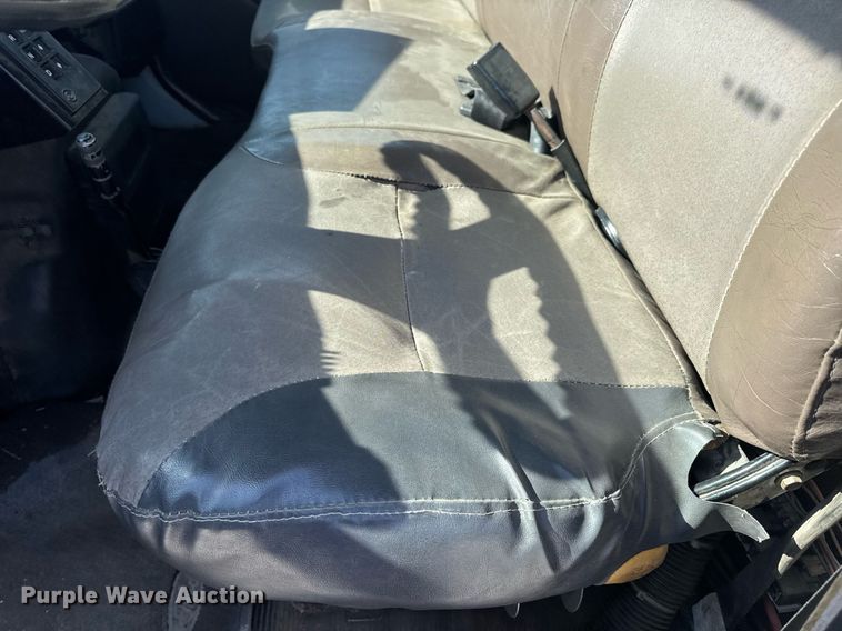 image for item DV4017 1999 International 4900 flatbed truck