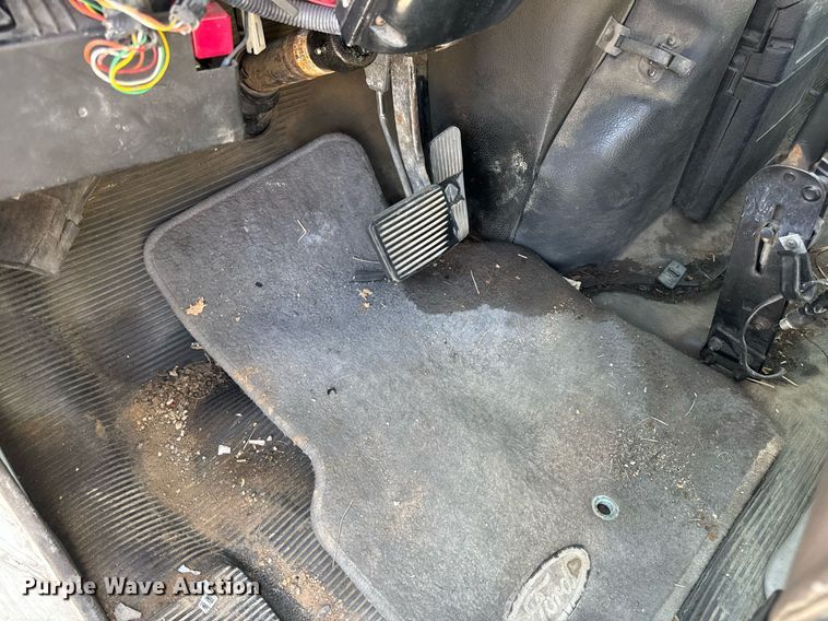 image for item DV4017 1999 International 4900 flatbed truck