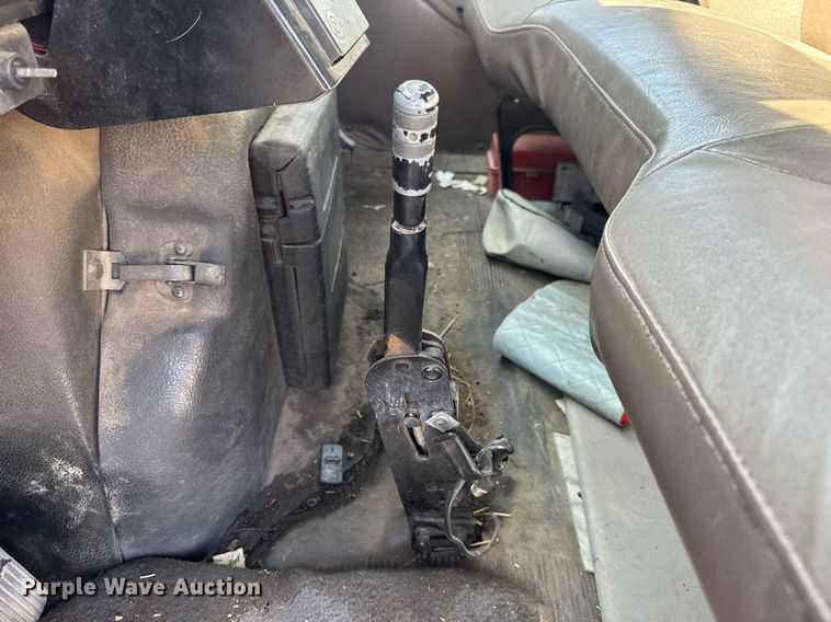 image for item DV4017 1999 International 4900 flatbed truck