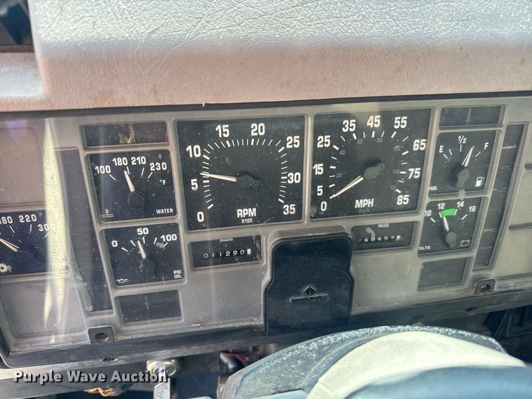 image for item DV4017 1999 International 4900 flatbed truck