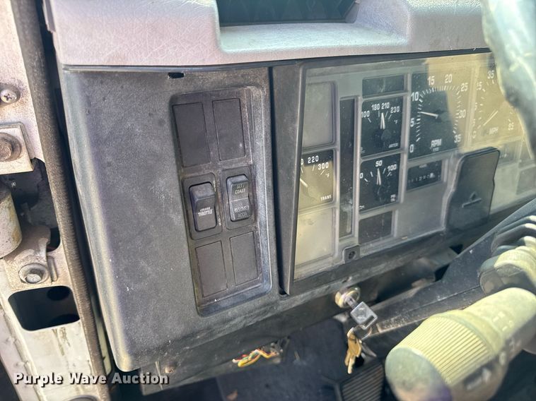 image for item DV4017 1999 International 4900 flatbed truck