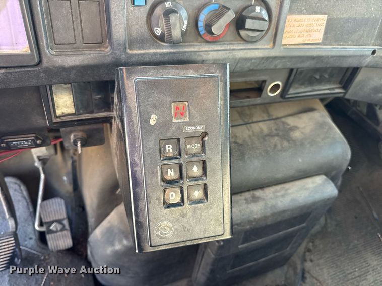 image for item DV4017 1999 International 4900 flatbed truck