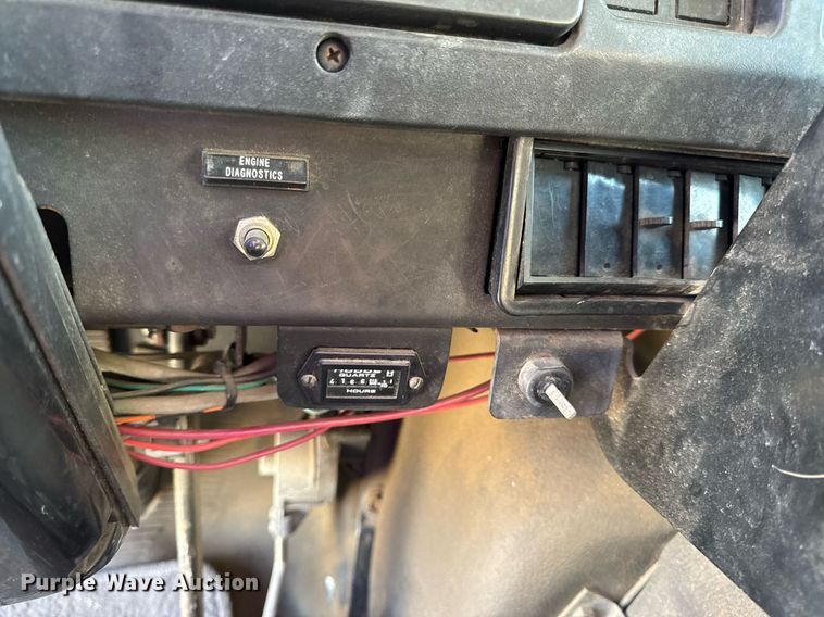 image for item DV4017 1999 International 4900 flatbed truck