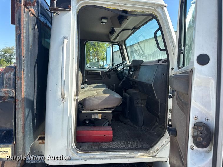 image for item DV4017 1999 International 4900 flatbed truck