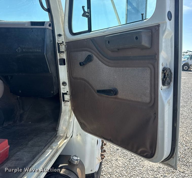 image for item DV4017 1999 International 4900 flatbed truck