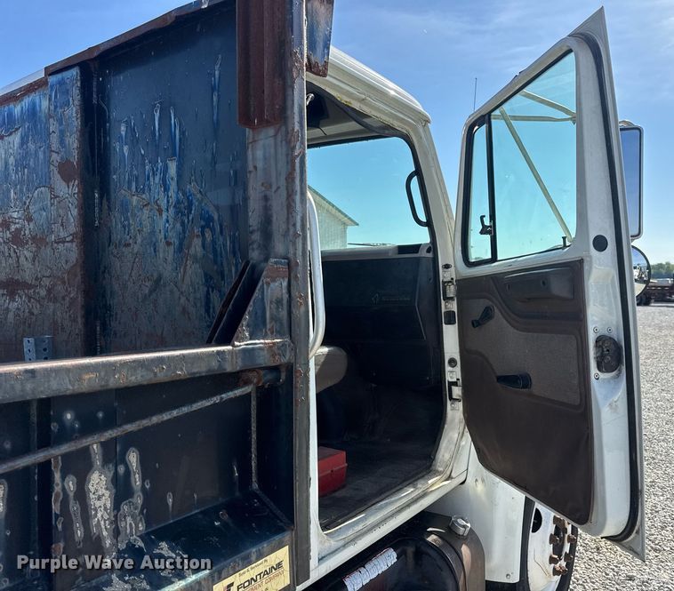 image for item DV4017 1999 International 4900 flatbed truck