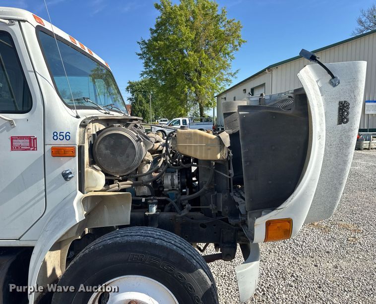 image for item DV4017 1999 International 4900 flatbed truck