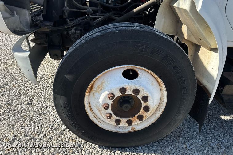 image for item DV4017 1999 International 4900 flatbed truck