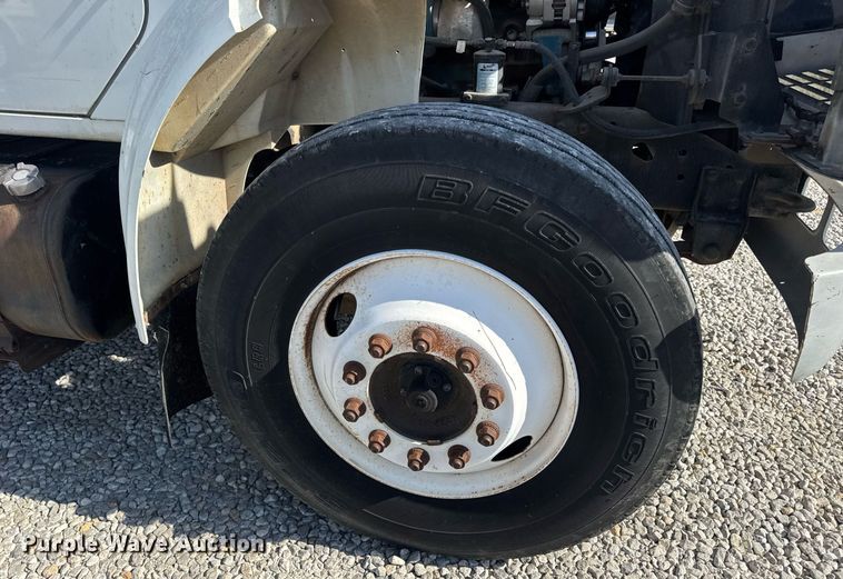 image for item DV4017 1999 International 4900 flatbed truck