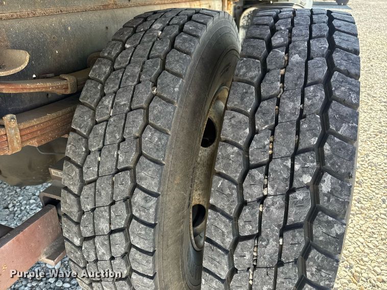 image for item DV4017 1999 International 4900 flatbed truck