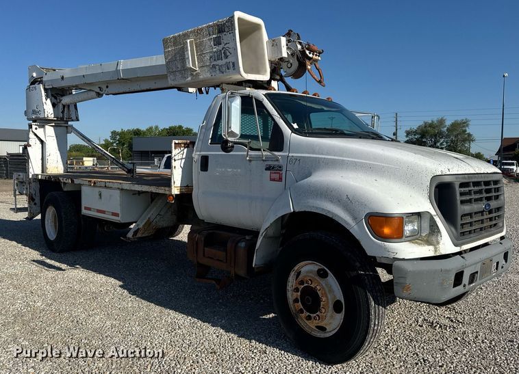 image for item DV4018 2000 Ford F750 Super Duty XL digger derrick truck