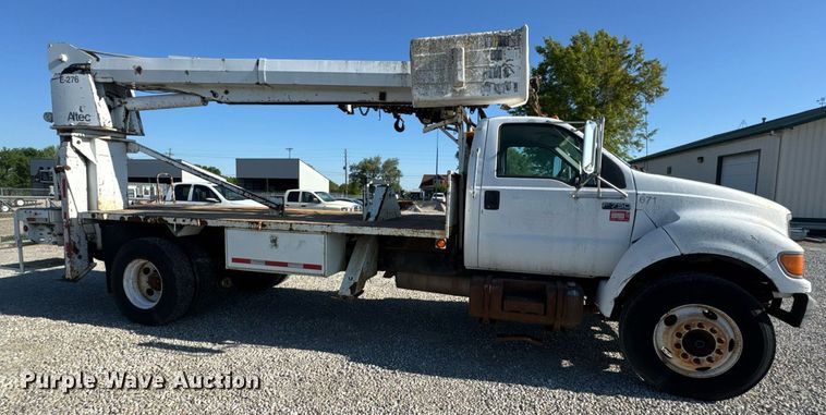 image for item DV4018 2000 Ford F750 Super Duty XL digger derrick truck