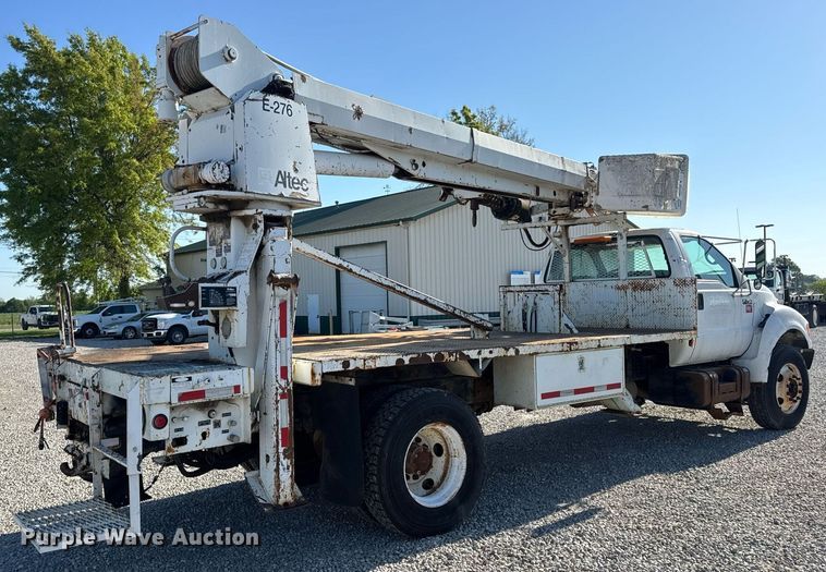 image for item DV4018 2000 Ford F750 Super Duty XL digger derrick truck