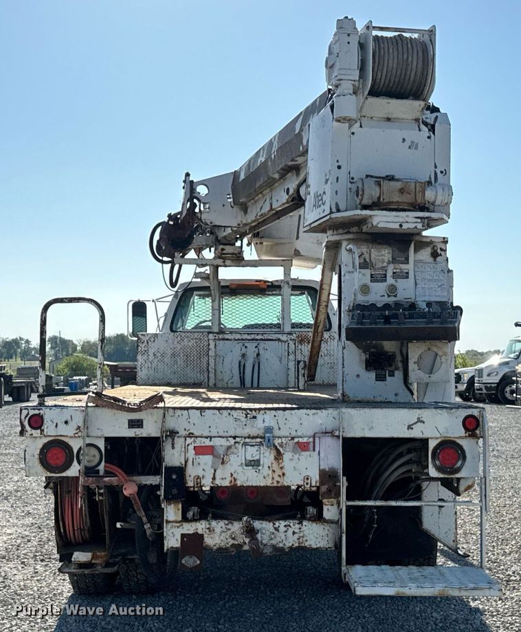 image for item DV4018 2000 Ford F750 Super Duty XL digger derrick truck