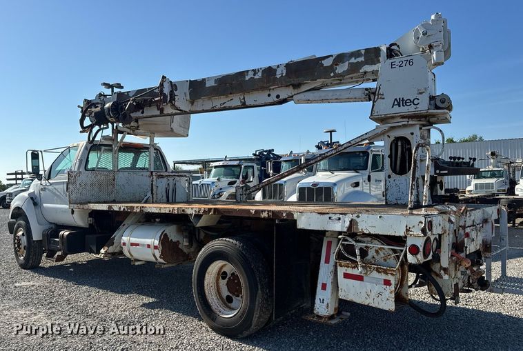 image for item DV4018 2000 Ford F750 Super Duty XL digger derrick truck