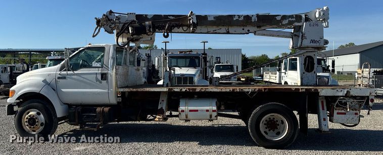 image for item DV4018 2000 Ford F750 Super Duty XL digger derrick truck