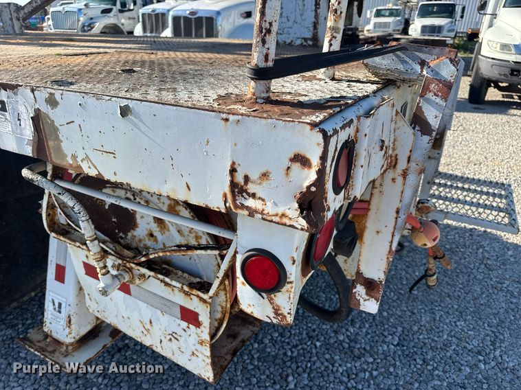 image for item DV4018 2000 Ford F750 Super Duty XL digger derrick truck