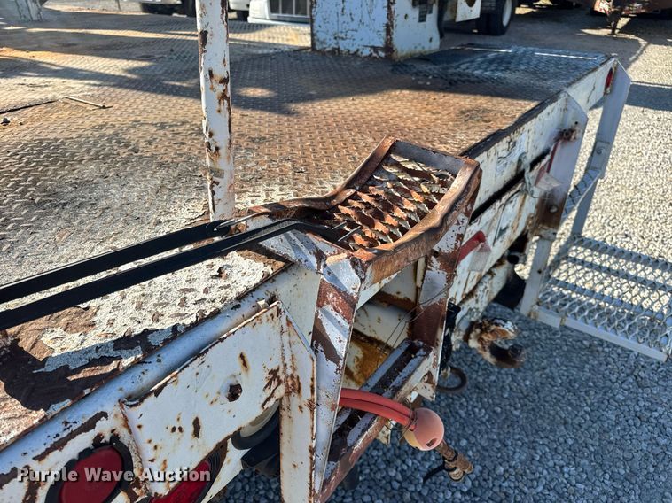 image for item DV4018 2000 Ford F750 Super Duty XL digger derrick truck