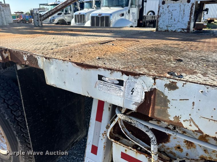 image for item DV4018 2000 Ford F750 Super Duty XL digger derrick truck