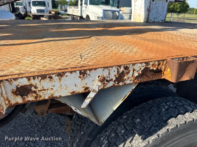 image for item DV4018 2000 Ford F750 Super Duty XL digger derrick truck