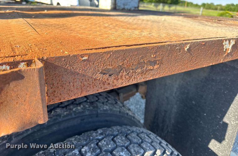 image for item DV4018 2000 Ford F750 Super Duty XL digger derrick truck