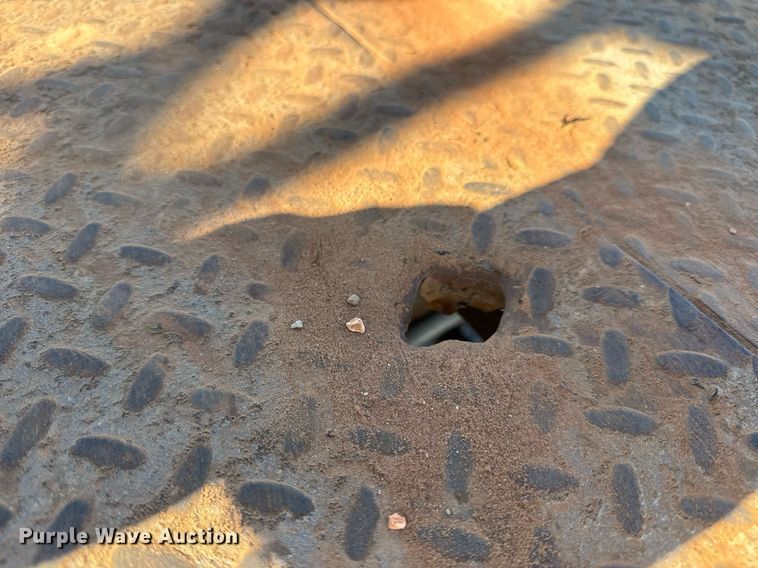 image for item DV4018 2000 Ford F750 Super Duty XL digger derrick truck