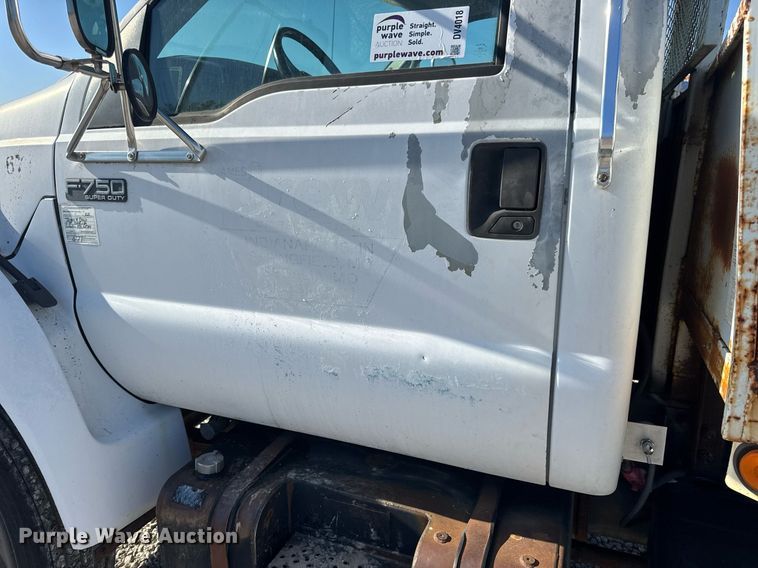 image for item DV4018 2000 Ford F750 Super Duty XL digger derrick truck