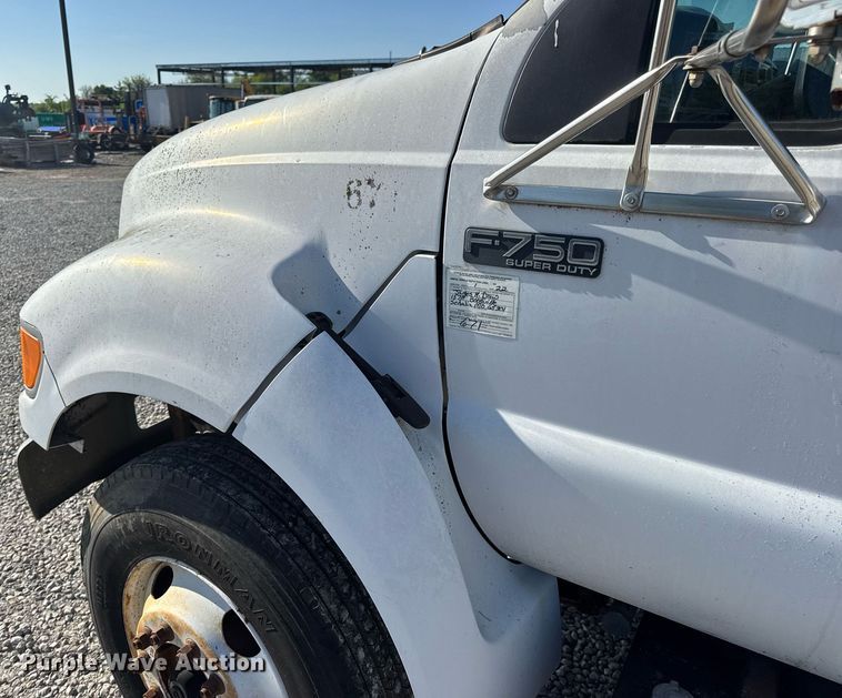 image for item DV4018 2000 Ford F750 Super Duty XL digger derrick truck