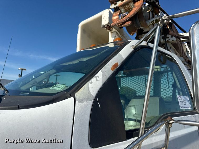 image for item DV4018 2000 Ford F750 Super Duty XL digger derrick truck